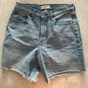 Abercrombie Curve Love 7 inch High rise Dad short - size 8